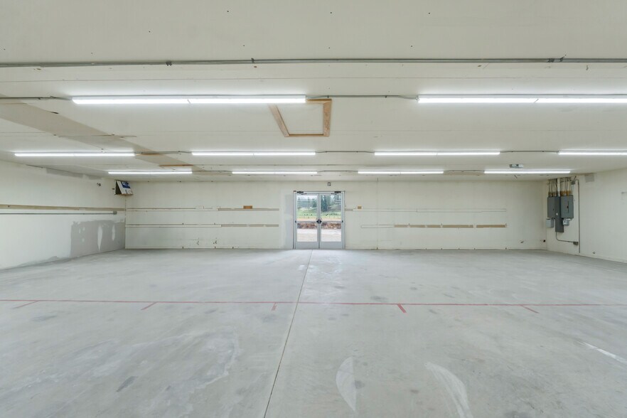 More Photos Of 703 N 7th St, Chewelah Manufacturing For Lease