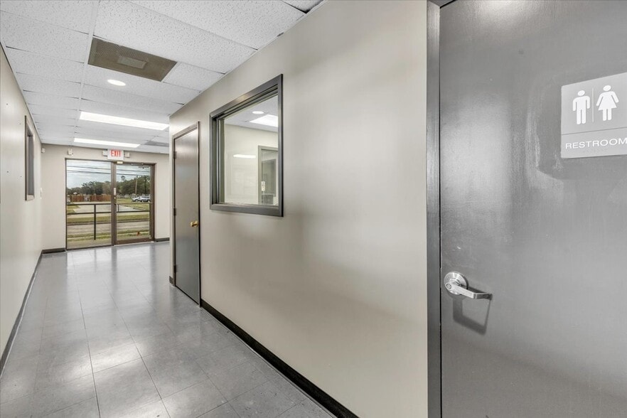 More Photos Of 4610 Center St, Deer Park Light Distribution For Sale