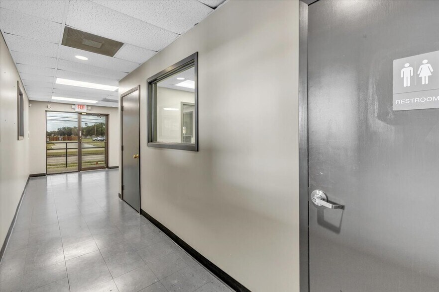 More Photos Of 4610 Center St, Deer Park Light Distribution For Sale