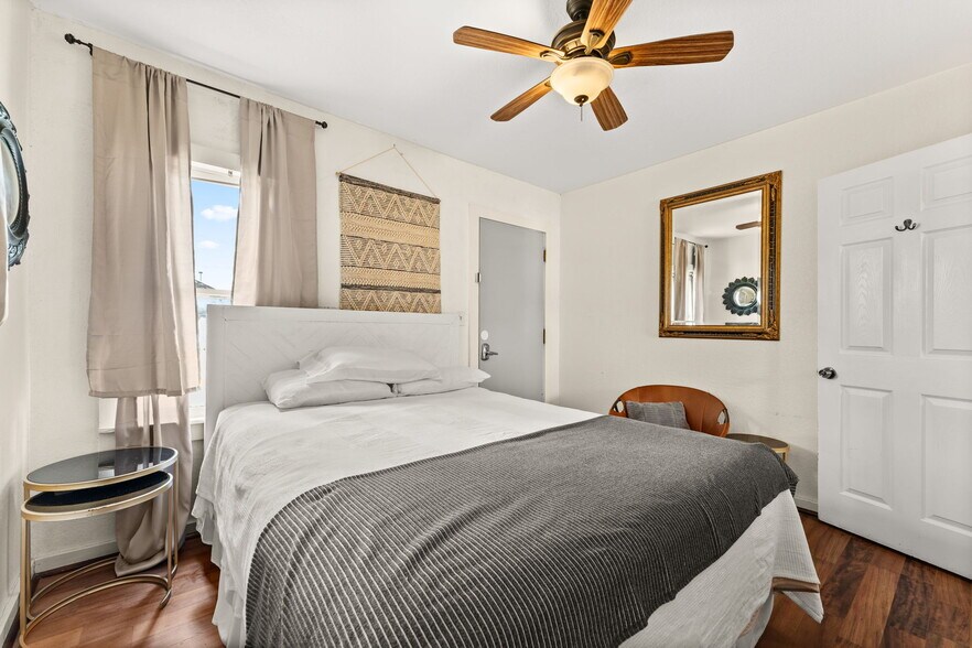 More Photos Of 702 W Wallace St, San Saba Hotel For Sale
