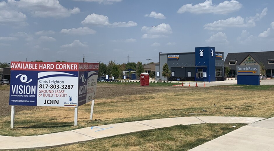 More Photos Of 833 E NW Hwy, Grapevine Freestanding For Lease
