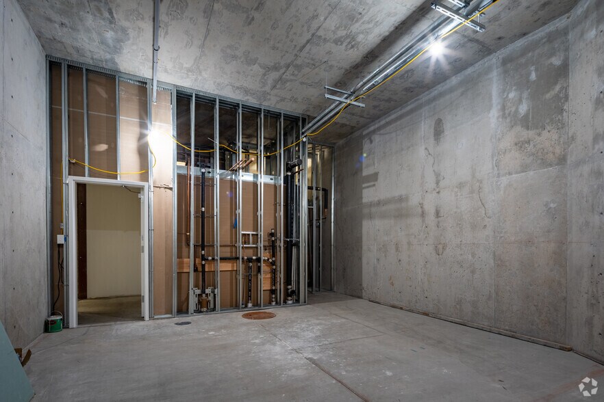 More Photos Of 8550-8594 Santa Monica Blvd, West Hollywood General Retail For Sale