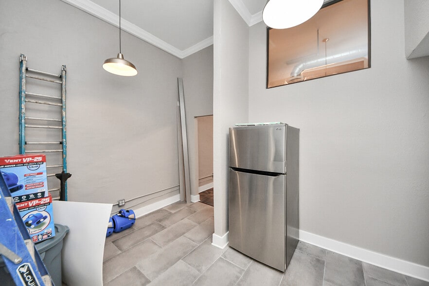 More Photos Of 4123 Highway 90, Brookshire Office For Sale