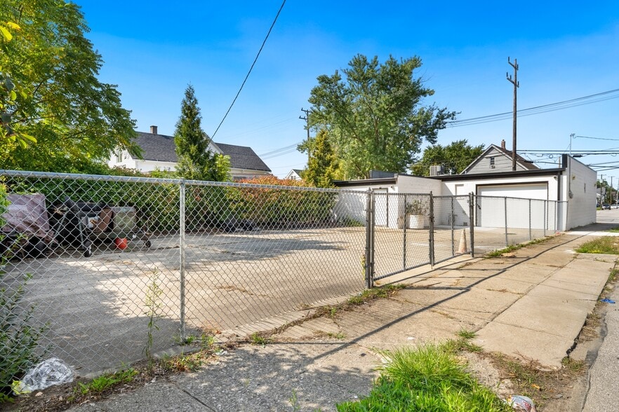 More Photos Of 4651 W 130th St, Cleveland Warehouse For Sale