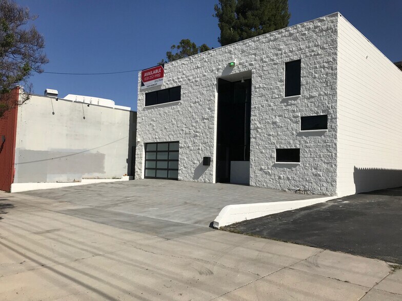 More Photos Of 23012 Ventura Blvd, Woodland Hills Loft Creative Space For Sale