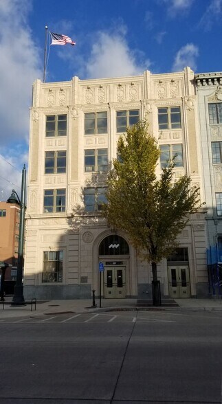 More Photos Of 201 S Broadway Ave, Albert Lea Loft Creative Space For Lease