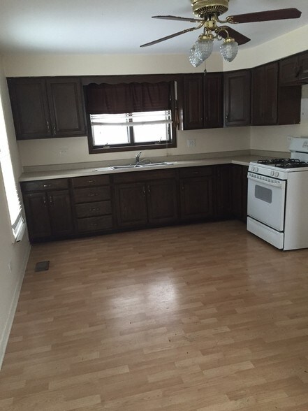 More Photos Of 1292 Main St, Crete Storefront Retail Residential For Lease