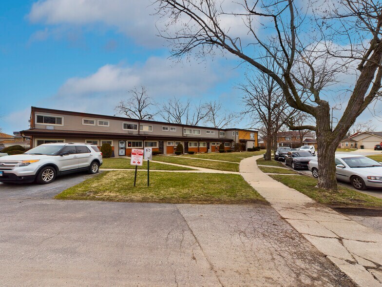 More Photos Of 1450 E 154th Pl, Dolton Apartments For Sale
