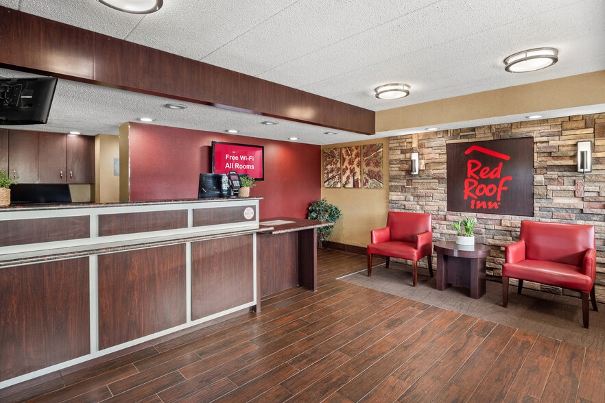 More Photos Of 3615 Dunckel Dr, Lansing Hotel For Sale