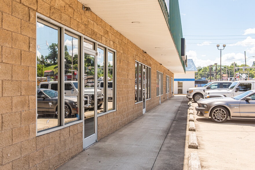 More Photos Of 3333 Louisa St, Catlettsburg Freestanding For Lease