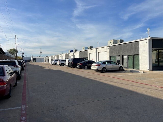 More Photos Of 11363 Denton Dr, Dallas Unknown For Lease