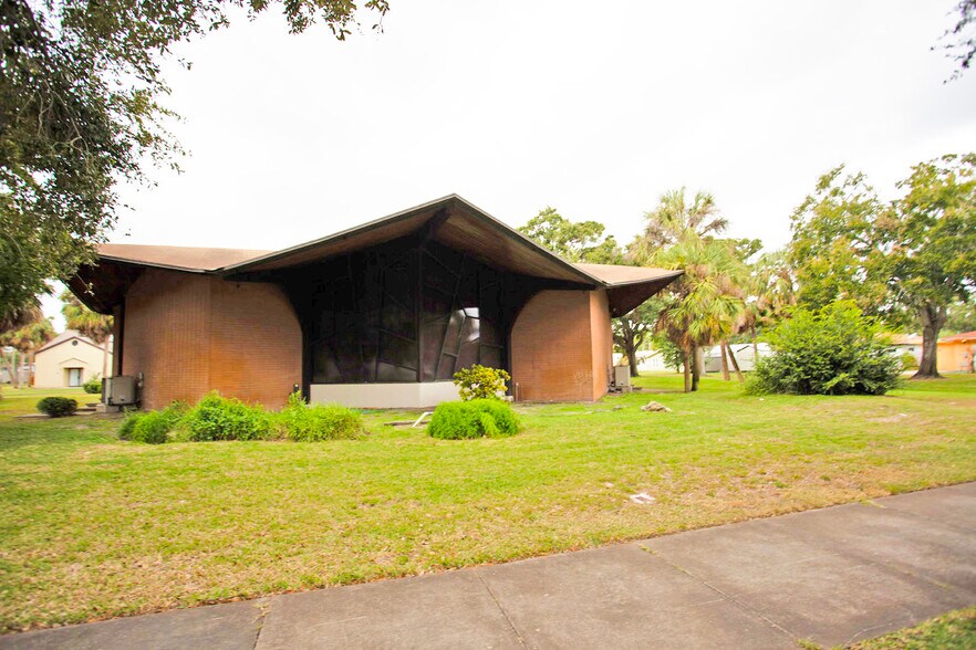 More Photos Of 5995 Dr Martin Luther King Jr St S, Saint Petersburg Religious Facility For Sale