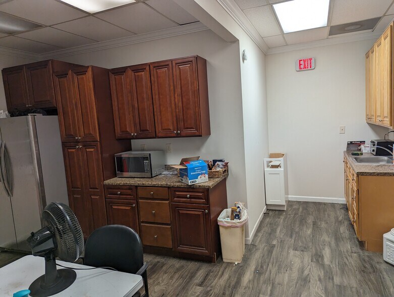 More Photos Of 1840 Tucker Industrial Rd, Tucker Light Distribution For Sale