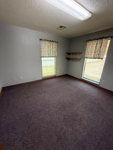 More Photos Of 8801 S Olie Ave, Oklahoma City Office For Lease