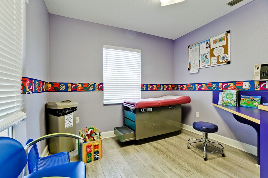 More Photos Of 1666 Mound St, Sarasota Medical For Sale