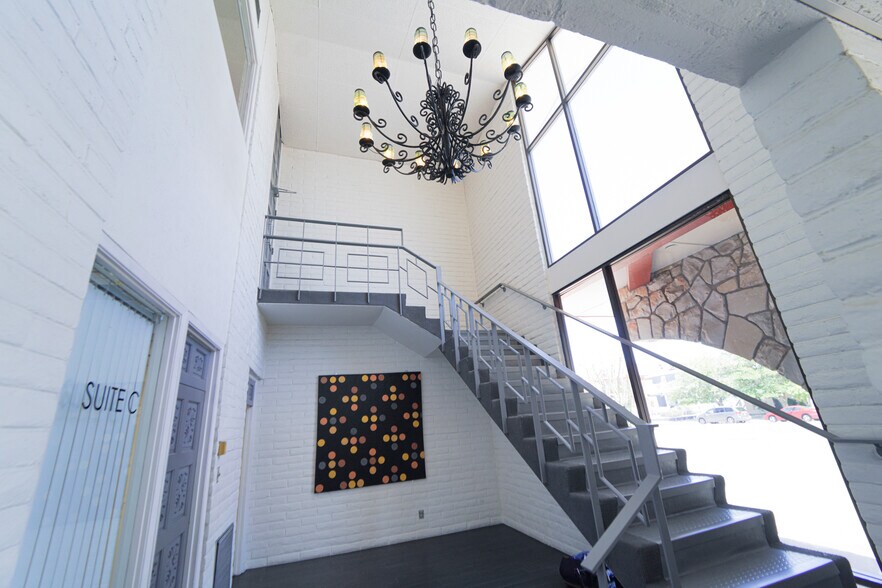 More Photos Of 1401 Montana Ave, El Paso Office For Lease