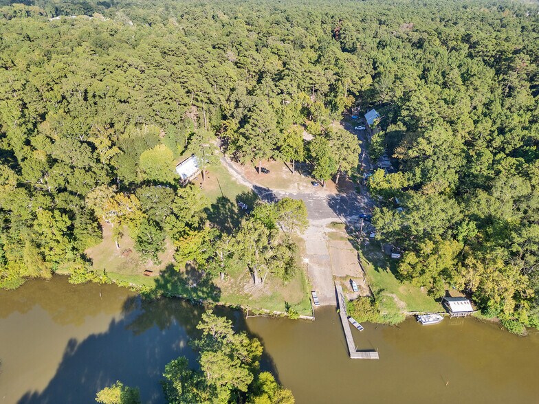 More Photos Of 280 Broken Arrow Marina, Livingston Hotel For Sale