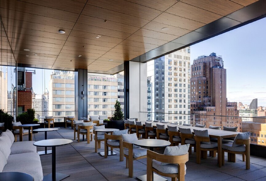 More Photos Of 1 Willoughby Sq, Brooklyn Office For Lease