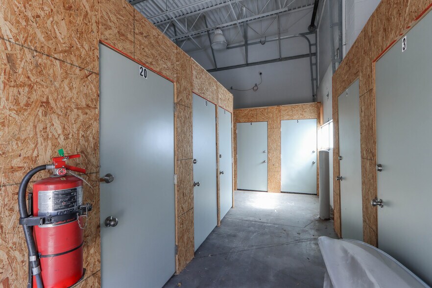 More Photos Of 1740 Park Ave, Plover Storefront Retail Office For Lease