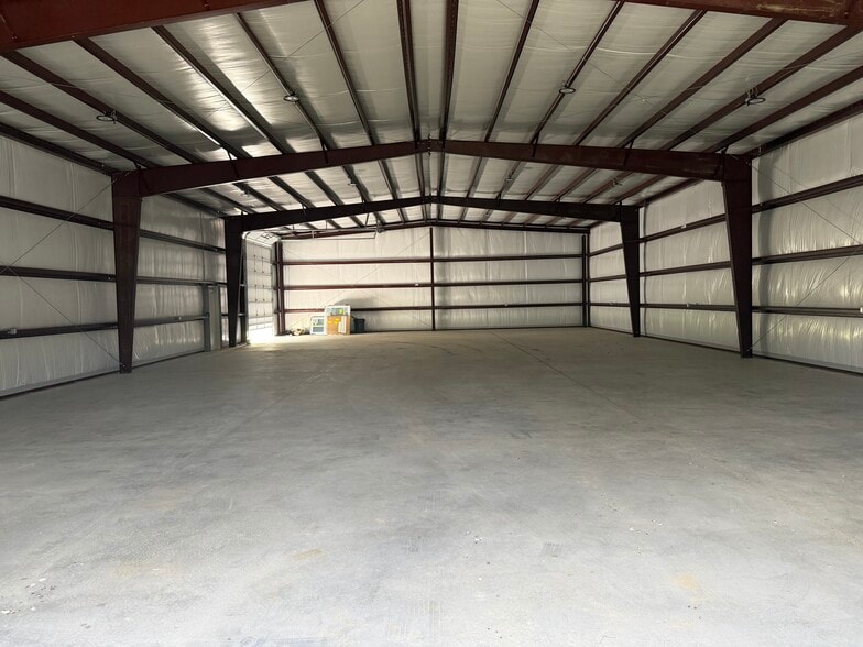 More Photos Of 4834 US Highway 264 W, Washington Flex For Lease