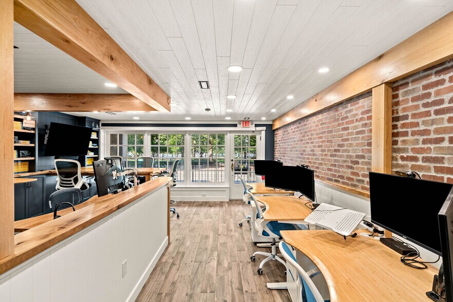 More Photos Of 1 Merrimac St, Newburyport Apartments For Lease