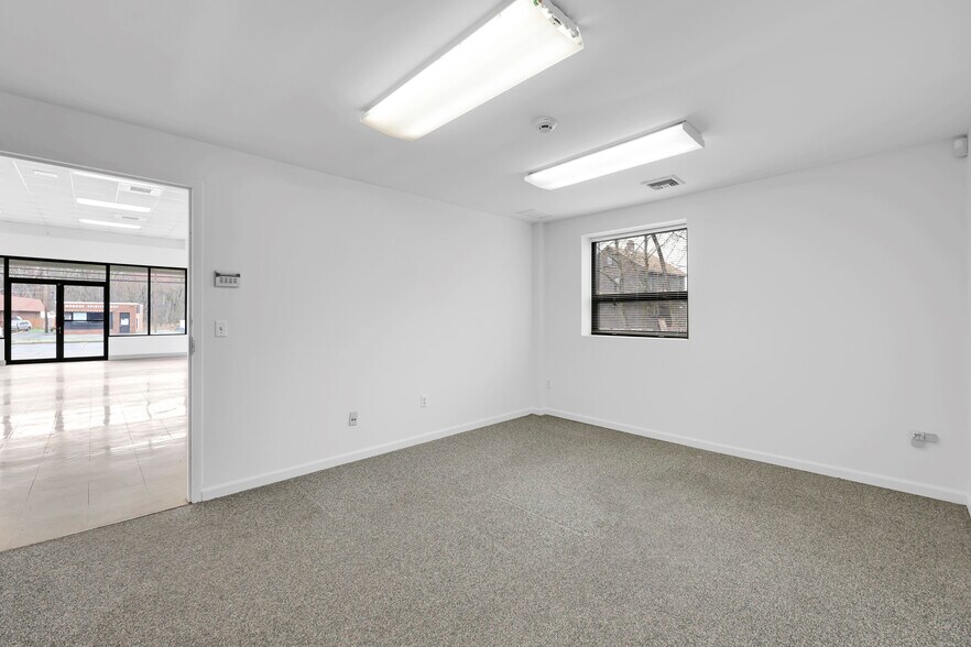 More Photos Of 179 Main St, Monroe Storefront For Lease