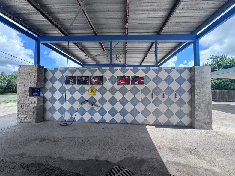 More Photos Of 309 Main, Santa Rosa Carwash For Sale