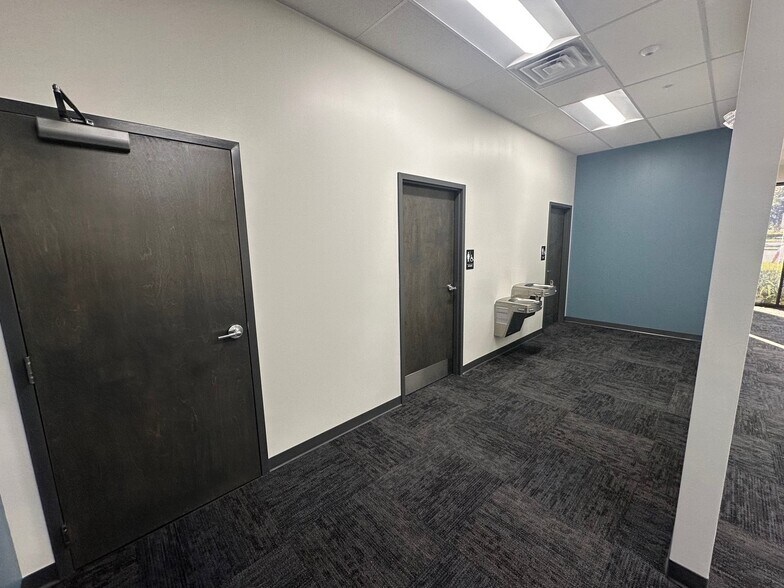 More Photos Of 1460 Vantage Way S, Jacksonville Warehouse For Lease