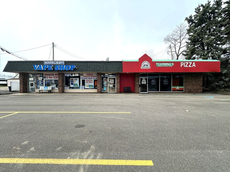 More Photos Of 31779-31799 Middlebelt Rd, Farmington Hills Restaurant For Lease