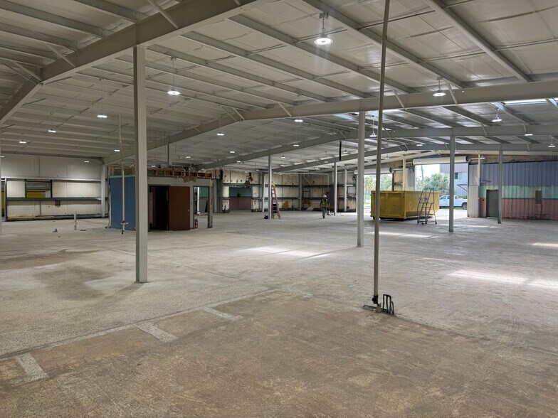 More Photos Of 3710 Gardenia Ave, Orlando Industrial For Sale