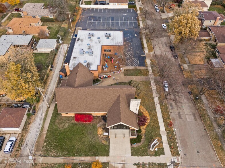 More Photos Of 9000 Kildare Ave, Skokie Specialty For Sale