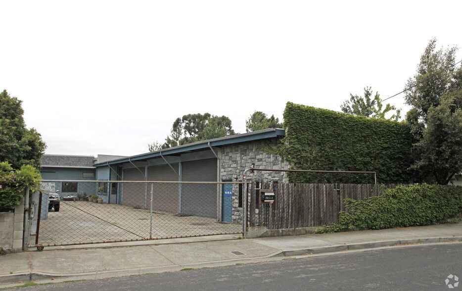 Primary Photo Of 383 Preda St, San Leandro Warehouse For Lease