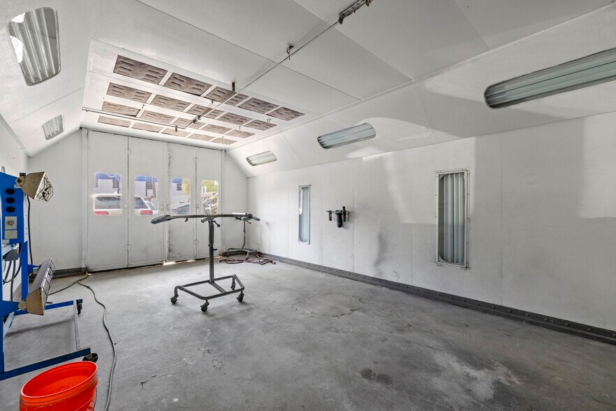 More Photos Of 188 N Daisy Ave, Pasadena Auto Repair For Sale