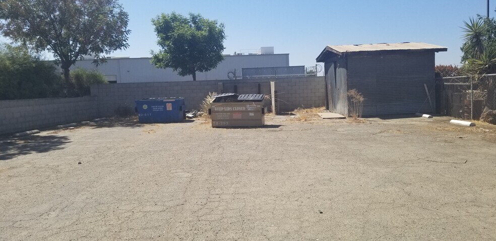 More Photos Of 2435 S K St, Tulare Bar For Sale