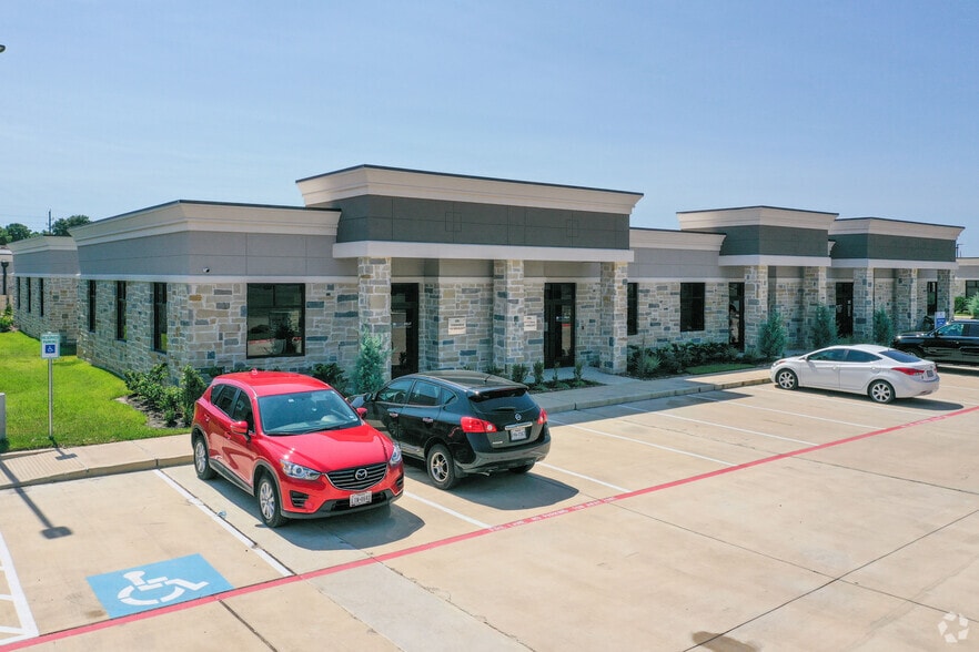 More Photos Of 633 E Fernhurst Dr, Katy Office For Sale