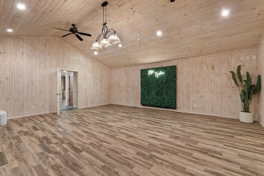 More Photos Of 1020 Thomas Rd, Benton Multifamily For Sale