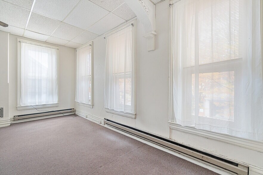 More Photos Of 962 W Hamilton St, Allentown Storefront Retail Residential For Lease