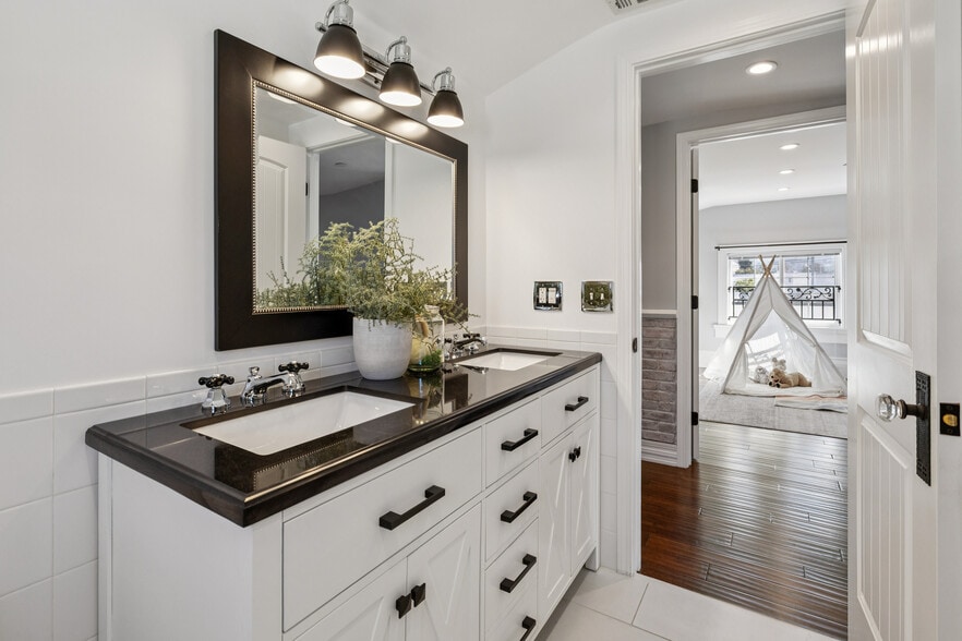More Photos Of 917 Howard Ave, Burlingame Office Residential For Sale