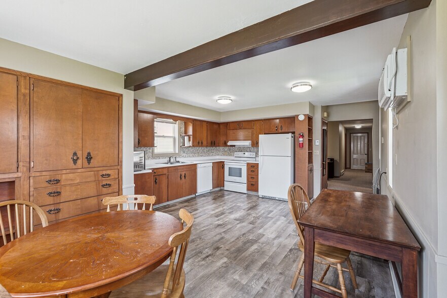 More Photos Of 920 High St, Grinnell Apartments For Sale