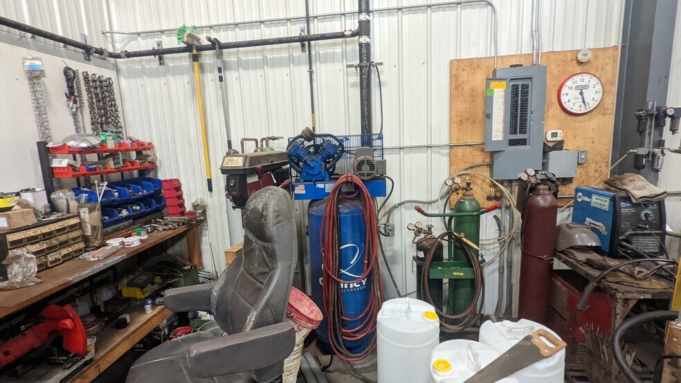 More Photos Of 224 1st NE st, Pine Island Warehouse For Sale
