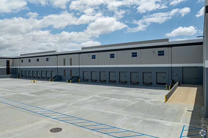 More Photos Of 12118 Bloomfield Ave, Santa Fe Springs Distribution For Lease