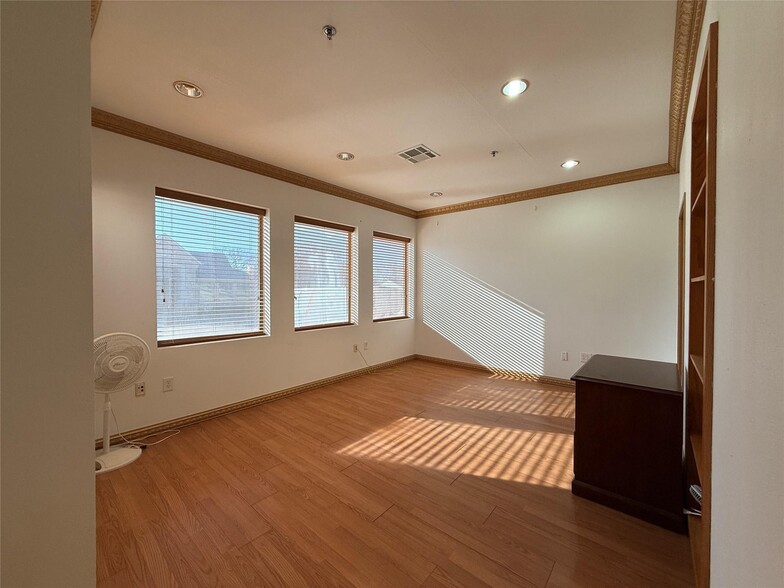 More Photos Of 5208 Village Creek Dr, Plano Office For Sale