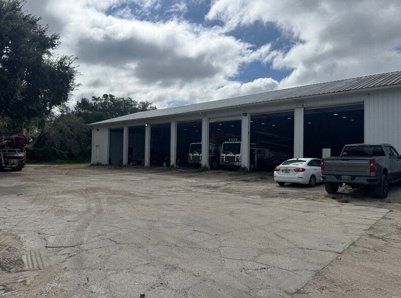 More Photos Of 9879 US Highway 301 N, Tampa Warehouse For Lease