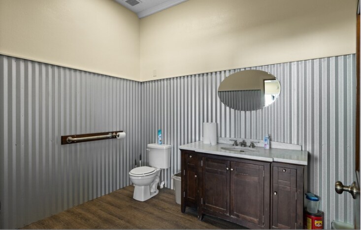 More Photos Of 1121 S Main St, Buffalo Service Station For Sale