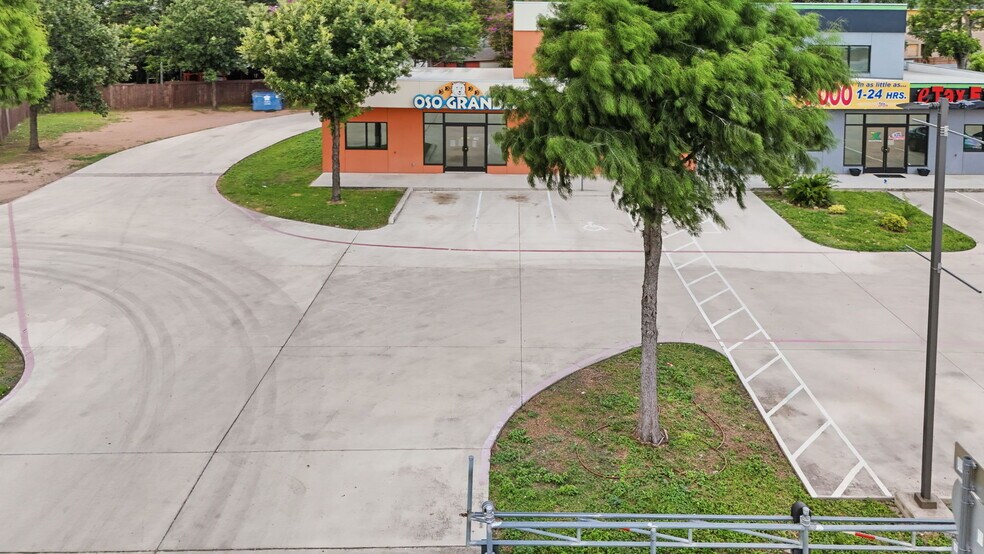 More Photos Of 5407 Interstate 35 Access Rd, San Antonio Land For Lease