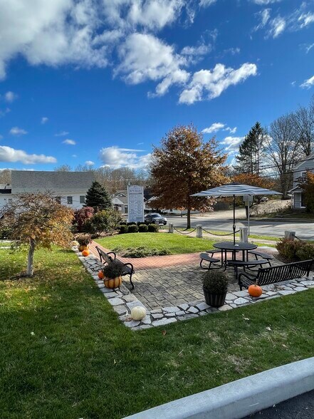 More Photos Of 107 Church Hill Rd, Sandy Hook Office For Lease