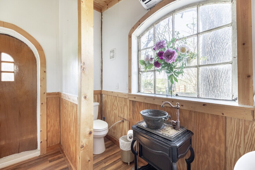 More Photos Of 2416 Lowesville Rd, Amherst Hospitality For Sale