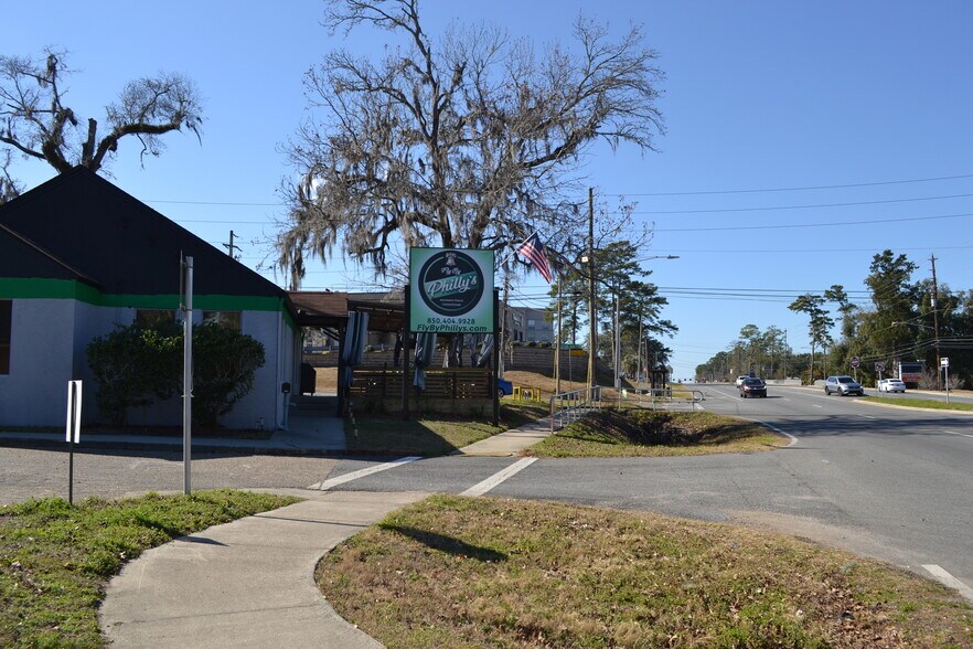 More Photos Of 2205 Apalachee Pky, Tallahassee Restaurant For Sale