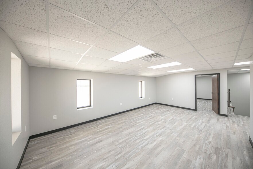 More Photos Of 16571 W Basin S, Odessa Warehouse For Sale