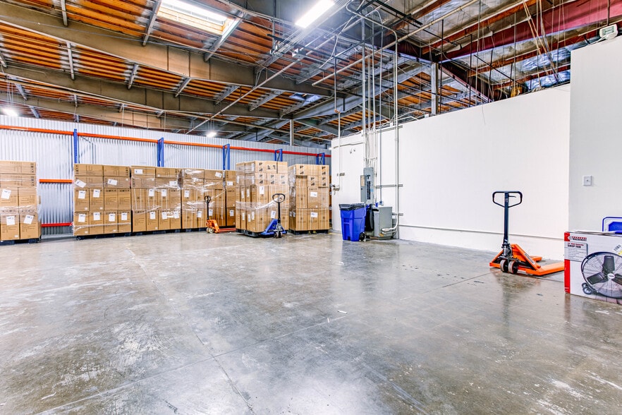 More Photos Of 2700 Louis Henna Blvd, Round Rock Warehouse For Lease